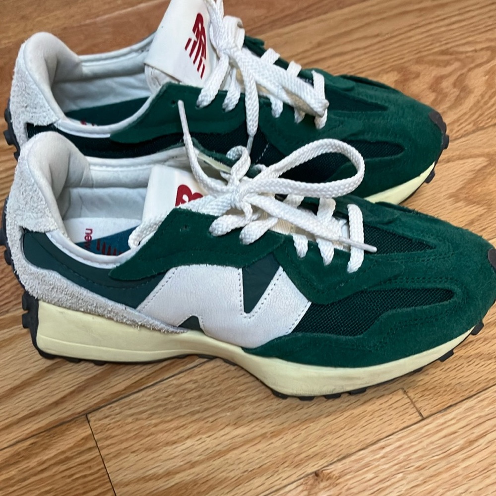 New Balance 327 green women 7.5 men 6 sneakers